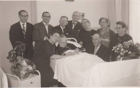 Johanna Zandstra-Giezen, with her mother