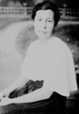 Meta Berndt, in the 1920s