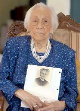 Sra. Maria Esther Capovilla, 116