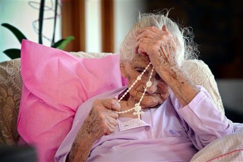 Maria Dolores Ferreira, 110